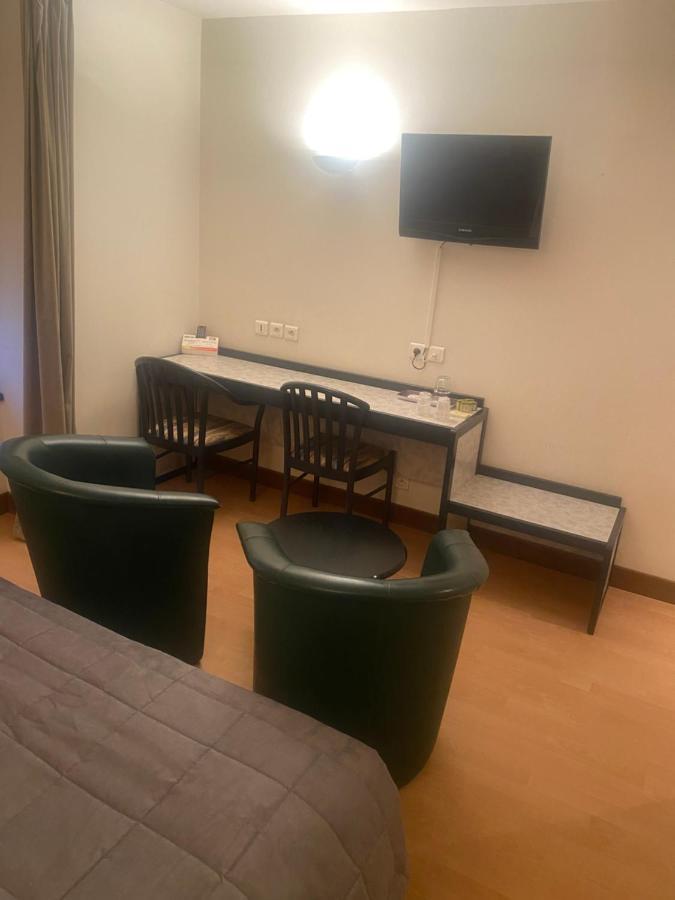 Hotel Du Commerce Joncy Bagian luar foto