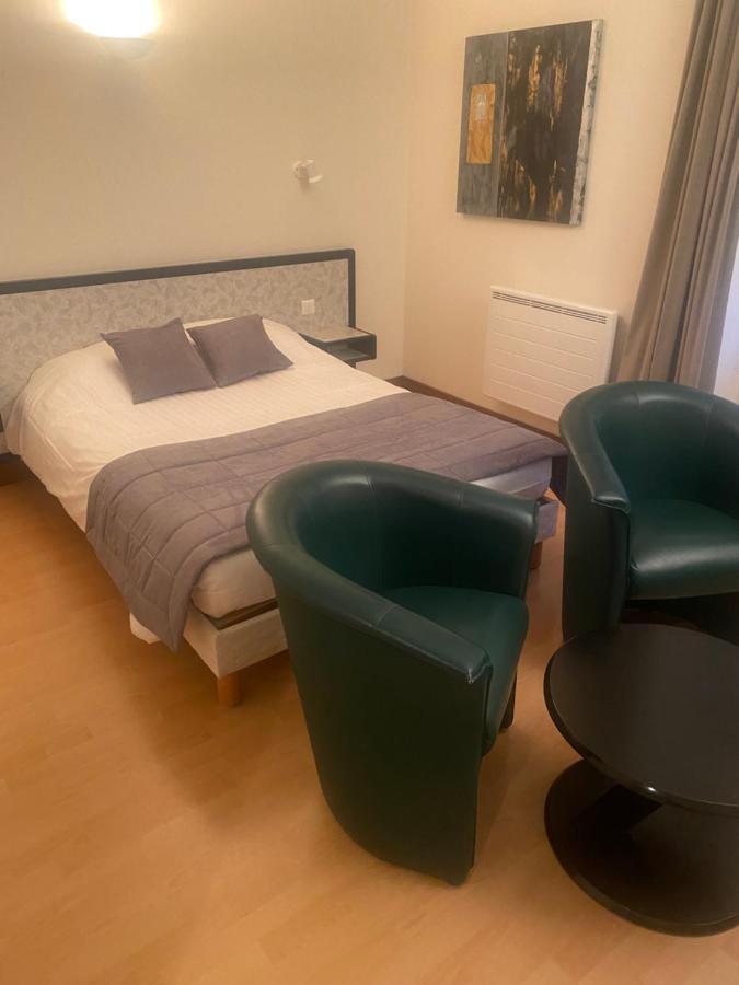 Hotel Du Commerce Joncy Bagian luar foto